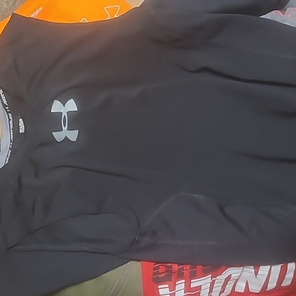 🚚📦 Ready to ship BOY'S BOX! Size large Nike & Under Armour! - Picture 3 of 6